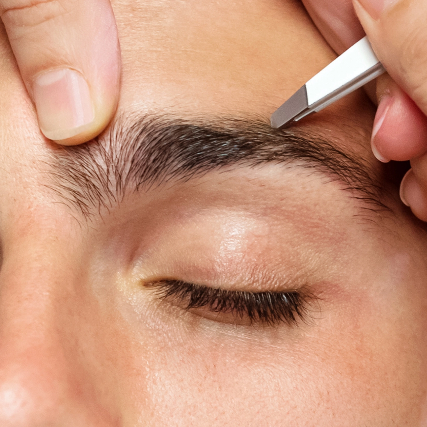 epilation sourcils homme - Sainte Marie aux Chenes - nuage de beaute - lucie