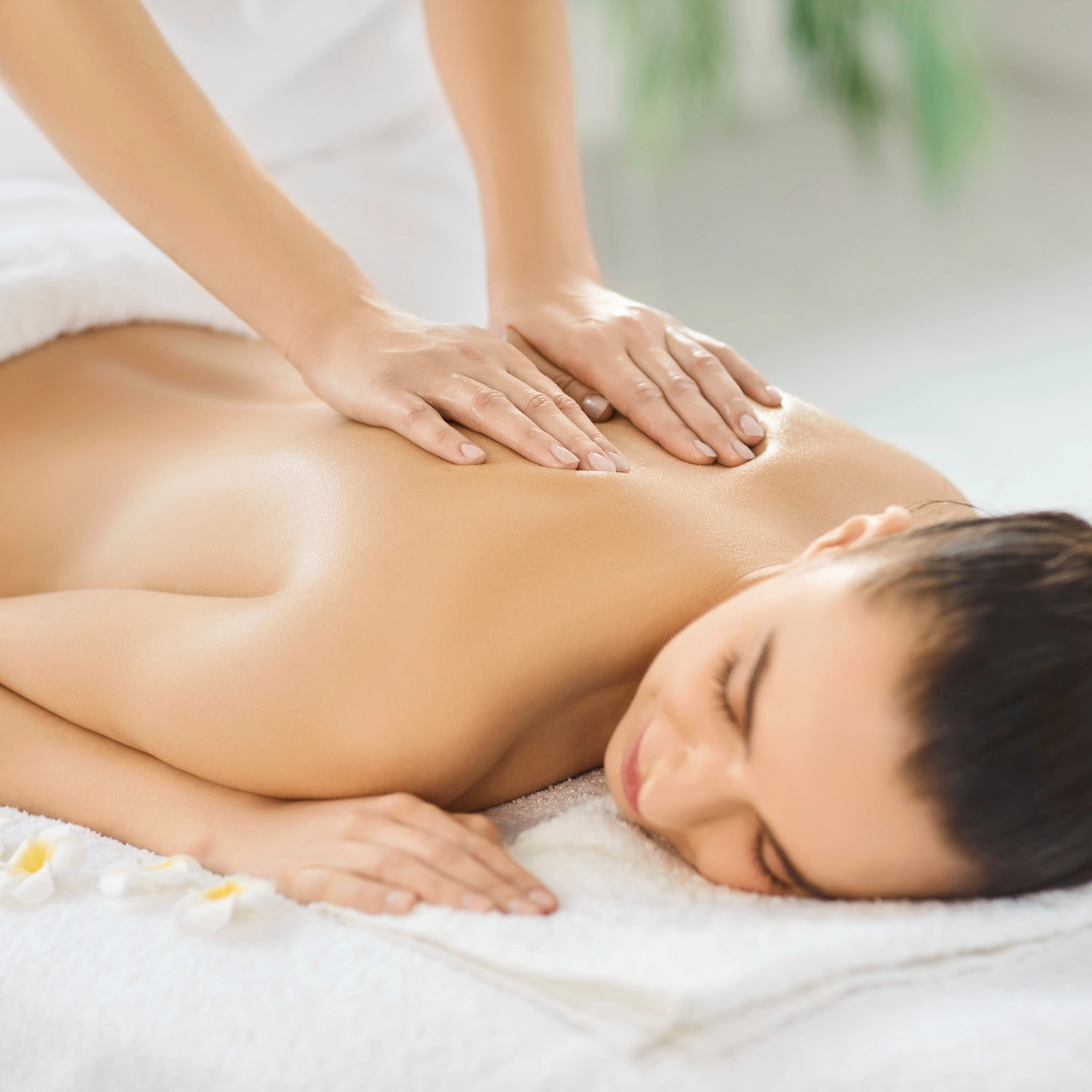 massage du dos - Sainte Marie aux Chenes- nuage de beaute - lucie